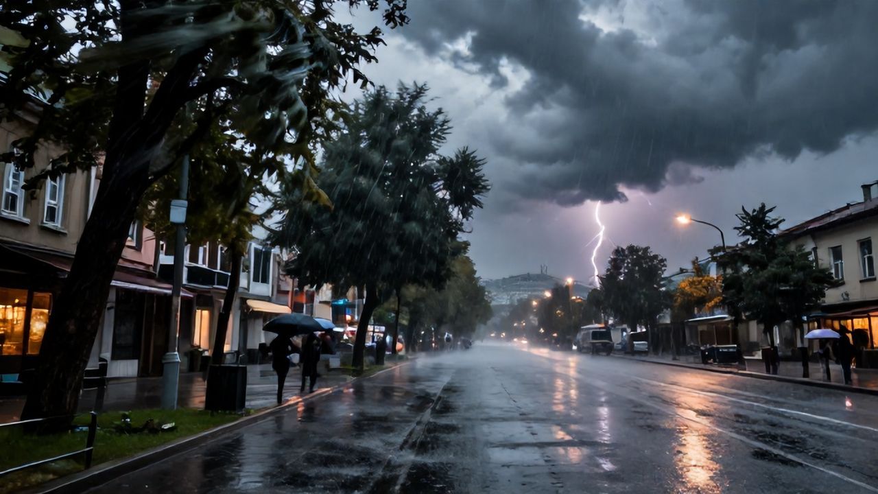 İstanbul'da Fırtına Alarmı: Valilikten Kritik Uyarı, Akşam Risk Büyük