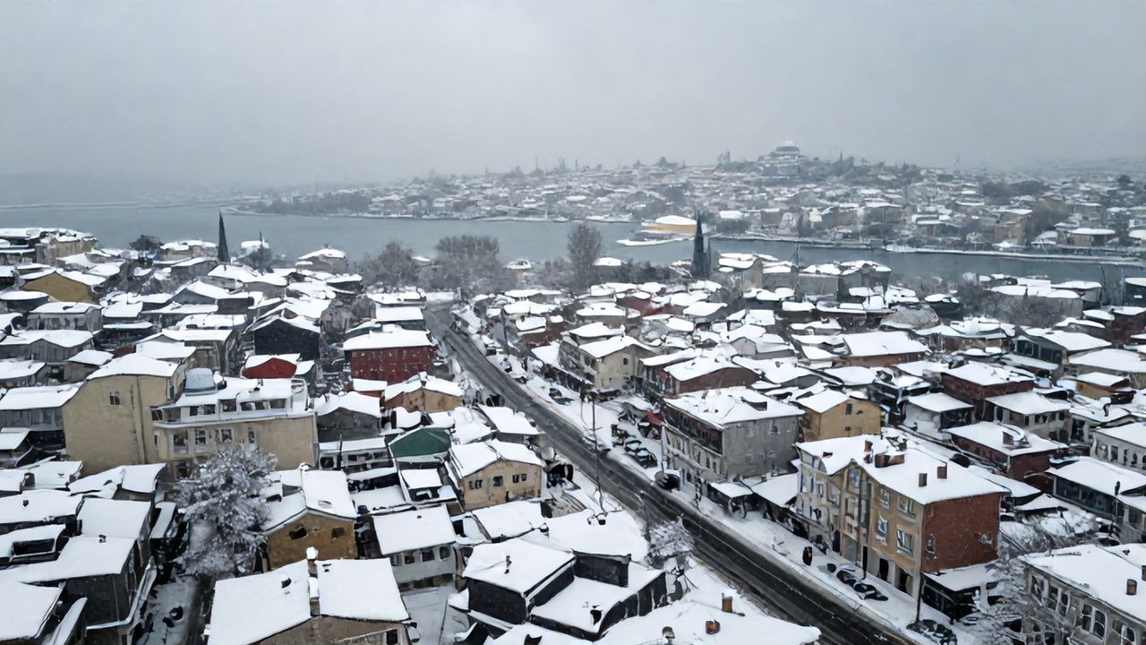 İstanbul Beyaz Örtüyle Kaplandı: Kar Etkisini Artırıyor