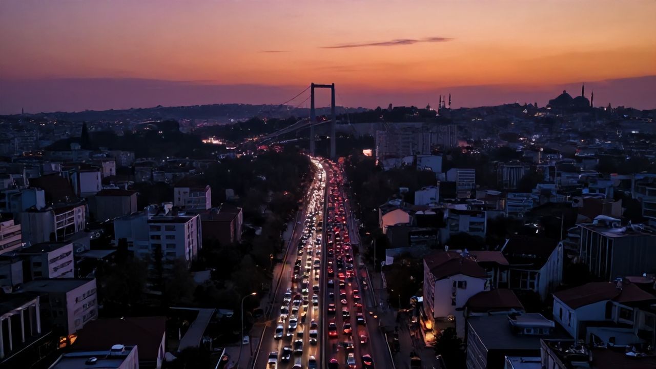 İstanbul İftar Saati Öncesi Felç: Trafik Yüzde 85'e Fırladı