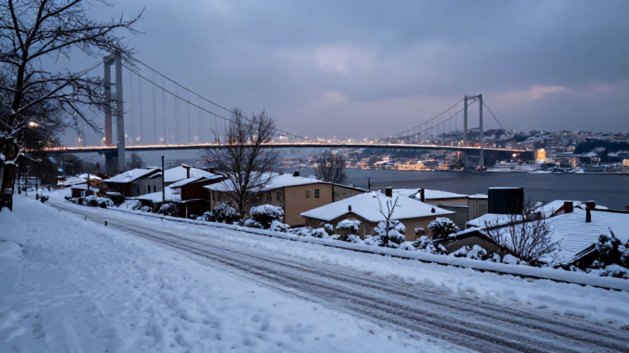 İstanbul ve Ankara'ya Kar Sürprizi: Beyaz Örtü Yüksekleri Kapladı