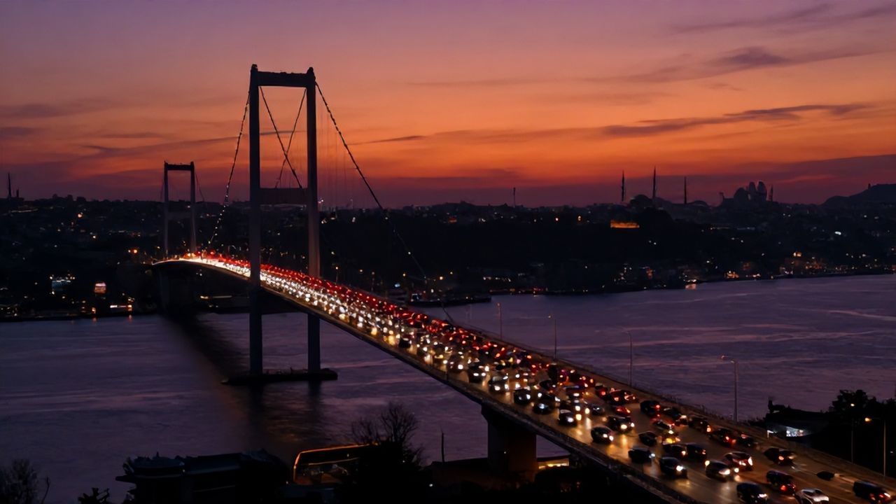 İstanbul İftar Saatinde Kilitlendi: Trafik Yüzde 89'a Vurdu