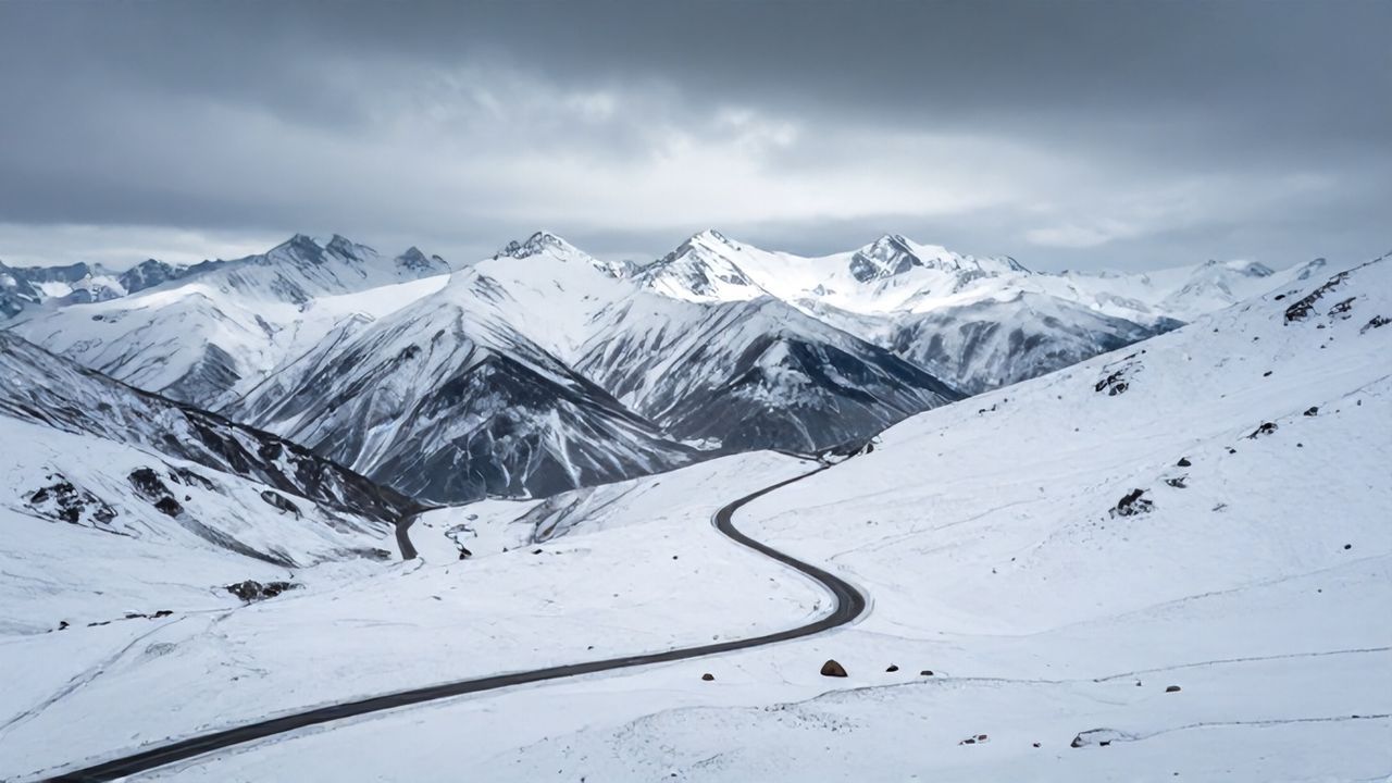 Doğu Anadolu'da Kışın İlk Yüzü: Erzurum, Kars ve Ardahan Beyaza Büründü