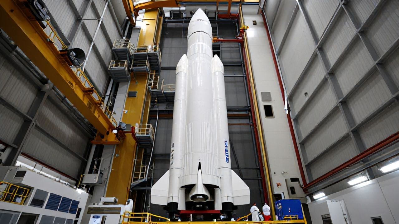 NASA'dan Artemis II için flaş karar: Roket, onarım için hangara çekildi